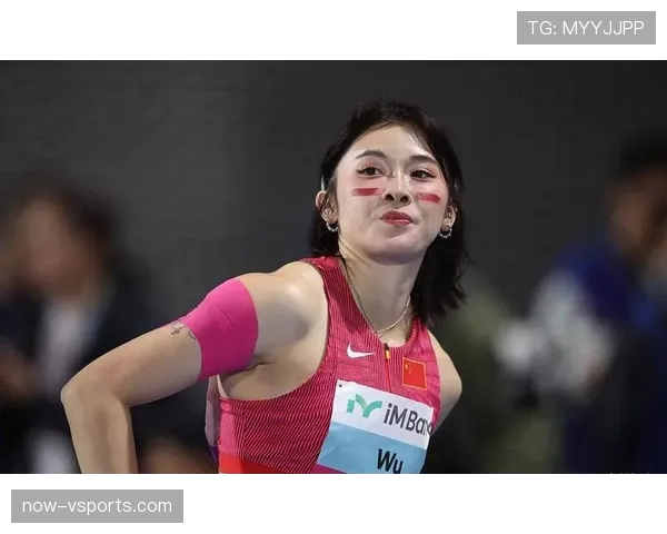 吴艳妮赛前涂睫毛膏的样子,真的不像练田径的? 吴艳妮赛前涂睫毛膏的样子,真的不像练田径的?