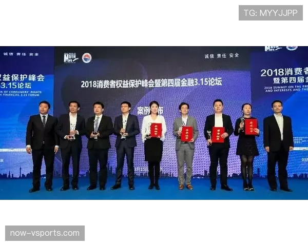 菲利克斯训练完直接去逛奢侈品店，这自律和消费反差谁懂啊